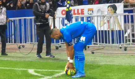 葡媒批评C罗：C罗应该为他的行为道歉，并对此感到羞愧