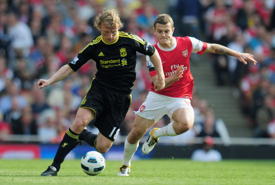 曼联主场4比1大胜狼队，B费梅开二度，姆贝莫、芒特破门，终结对手不胜纪录，升至第六。