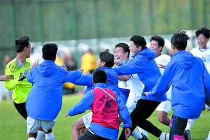 詹姆斯5中0一分未得，里夫斯扛起进攻大旗，首节湖人领先