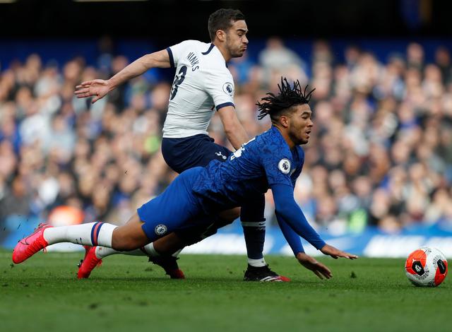 记者：卡马文加左脚踝轻微扭伤，将于周六接受进一步检查