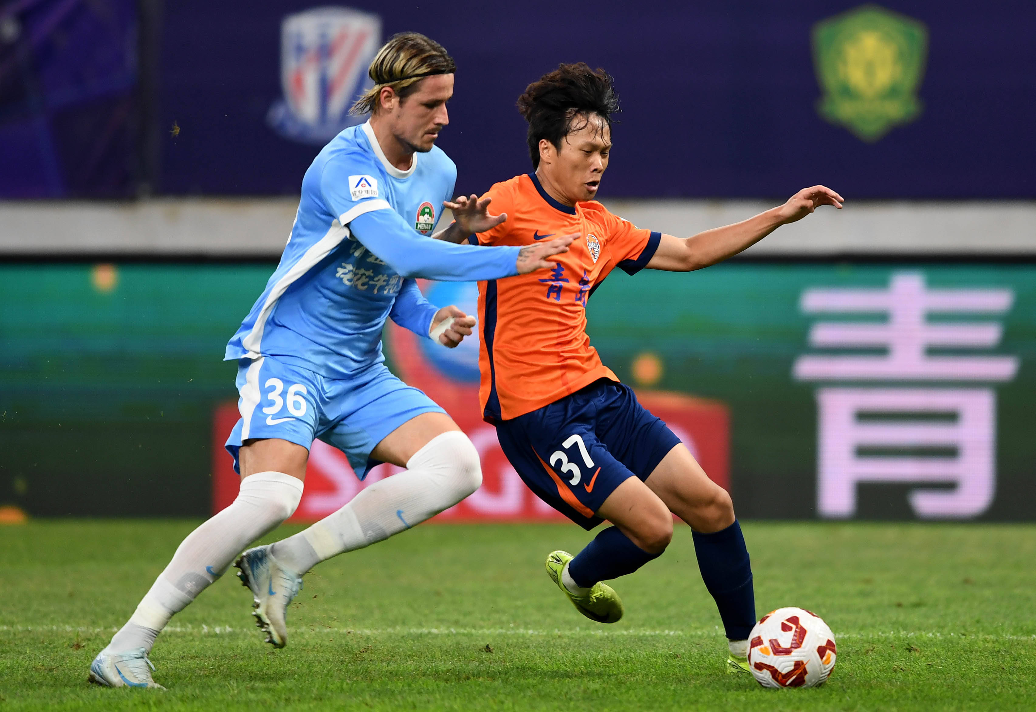 米兰0比1不敌拉齐奥，这场比赛再次证明，米兰需要一个中锋