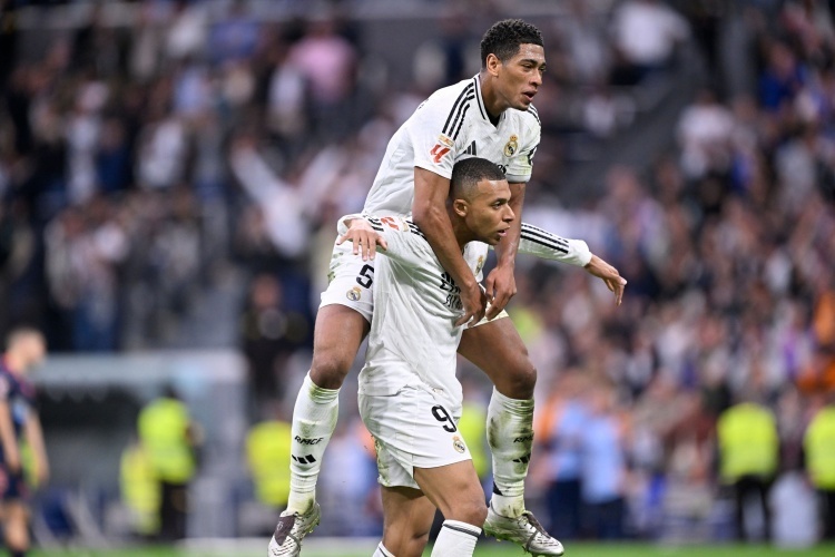 足球中超球队前锋脚踝受伤，赛季恐报销