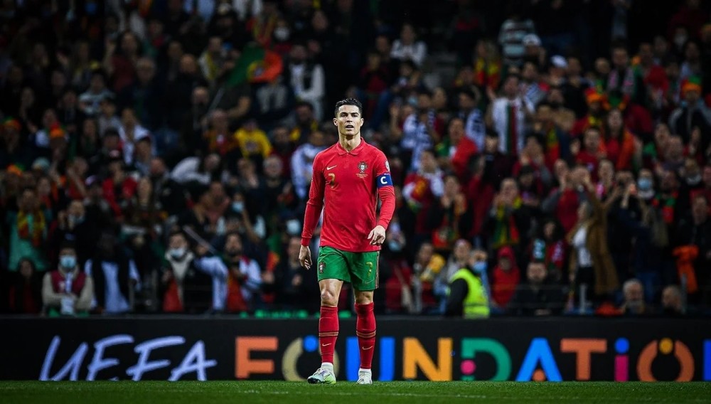 体图：厄兹詹将自由身离队，多特原本能用他加1000万签谢尔基