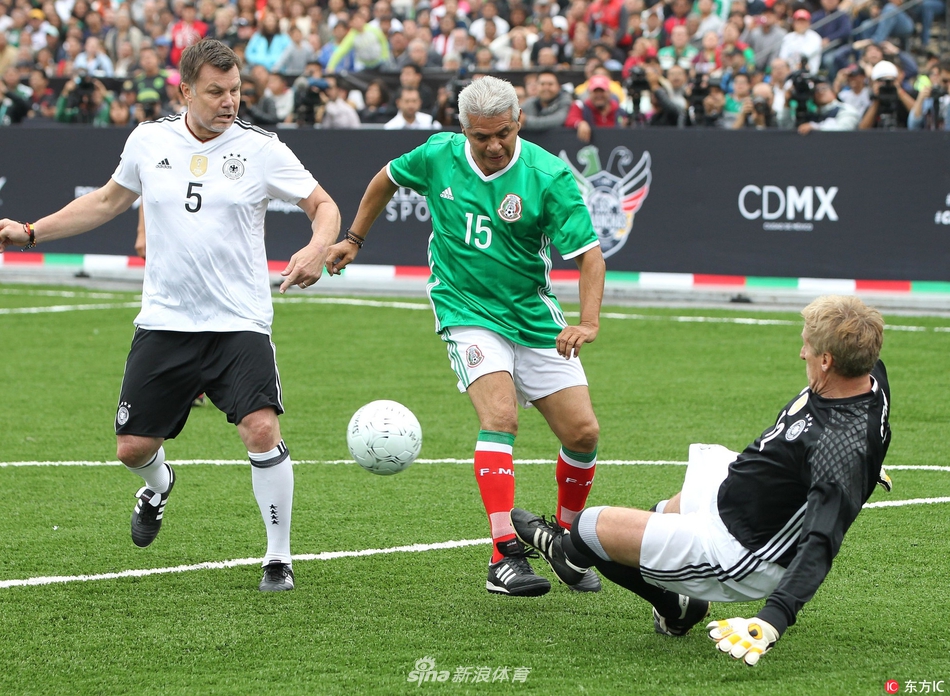 莱万：现在最好不要谈论亚马尔；合同的事我不着急